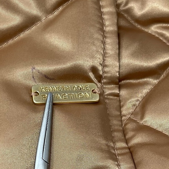 Kenneth Cole Women’s Gold Chevron Quilted Down Puffer Jacket Size M Packable - Picture 15 of 15